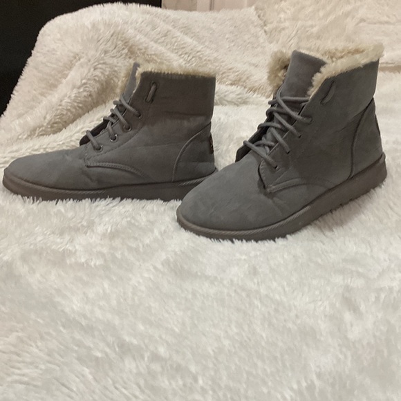 Winter boots fur lined Gray Size 6.5 - Picture 2 of 5